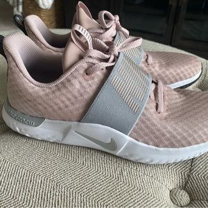 Like new Nikes, size 9.5